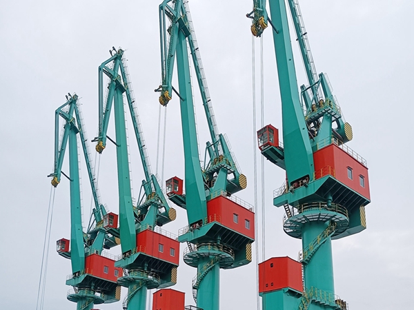 輪胎式門座起重機(jī)