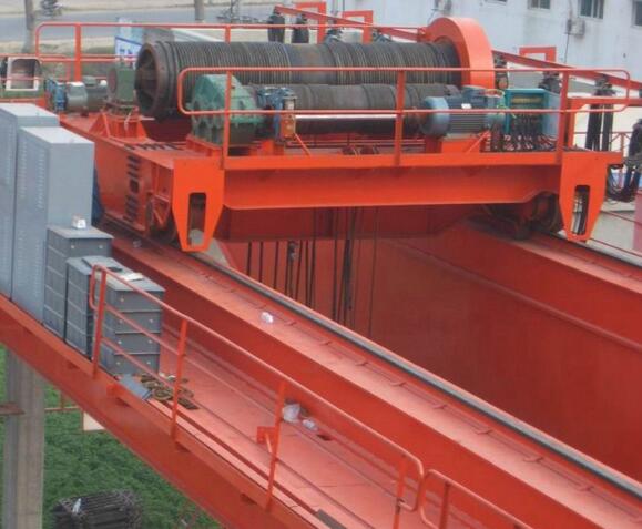 四梁鑄造起重機